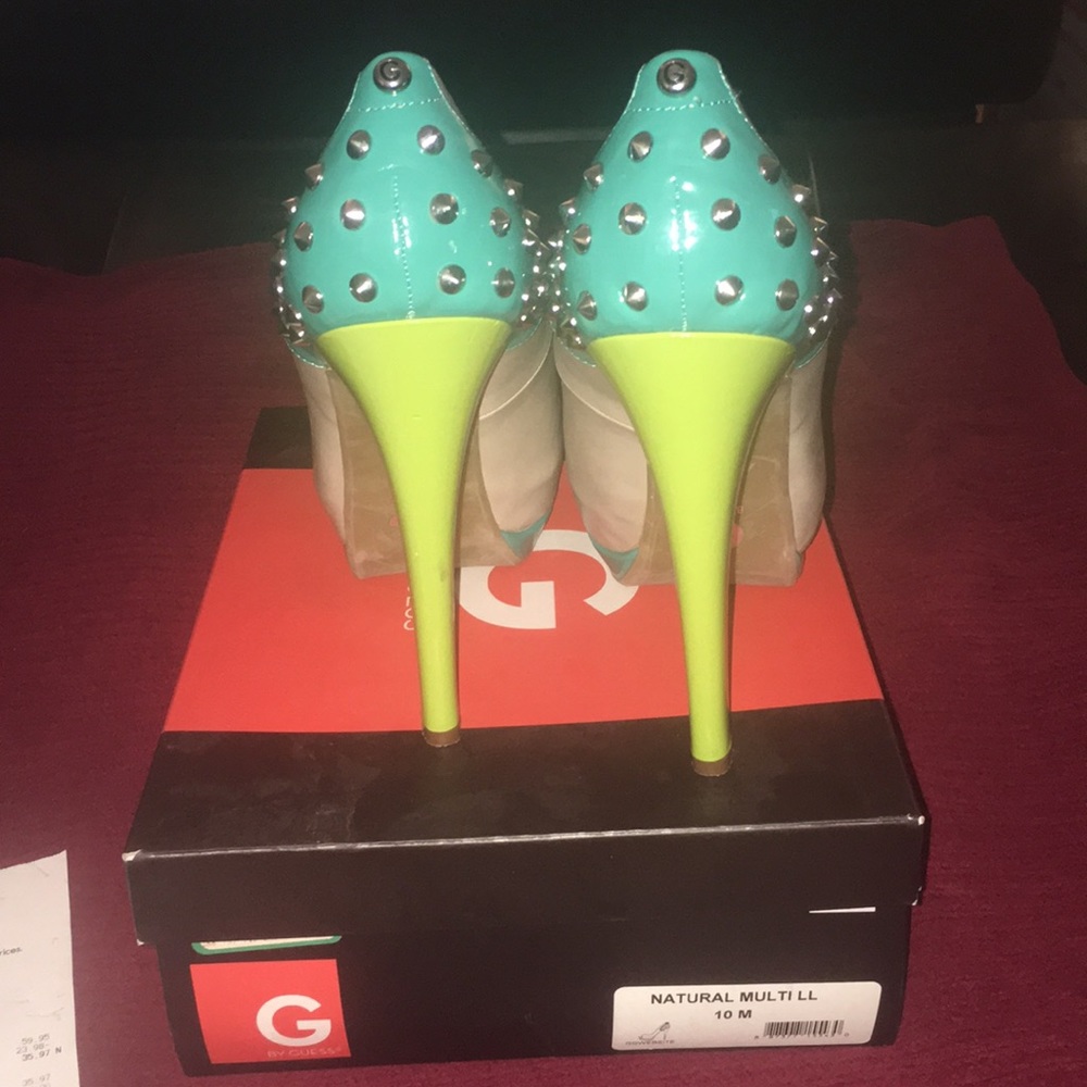 Guess platform peep toe pump